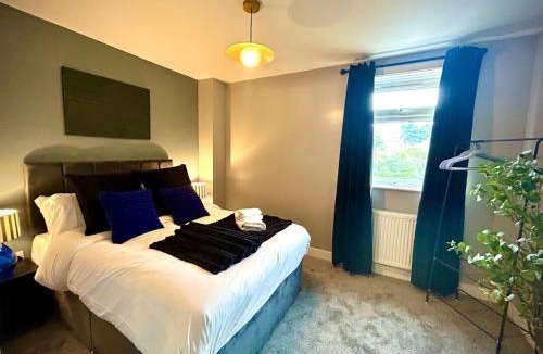 Spetchley House | Sapphire Quarters, 3BR, En Suite, Private Parking