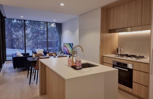 Macquarie Park Apartment | Sapphire Royale Suite in Macquarie Park
