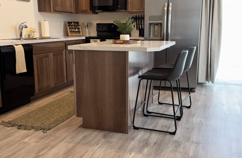 Hermiston House | Sapphire Stay- King and Queen