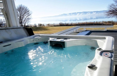 Dingle House | Sapphire Sunset Shores: Lakefront 3BR with Private Beach & Easy Boat Access