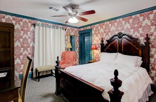 Houston Heights Bed & Breakfast | Sara's Inn on the Boulevard