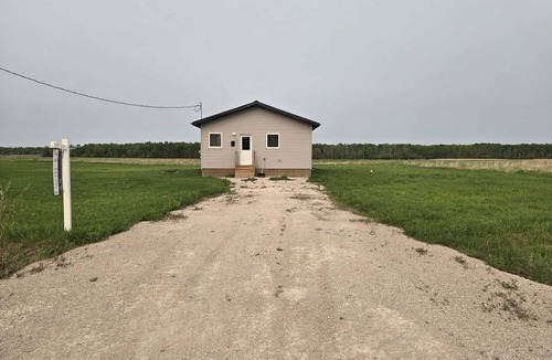 Fairford Reserve Cottage | Sarah Cottage - 232 Cottage Road, Steeprock, Manitoba