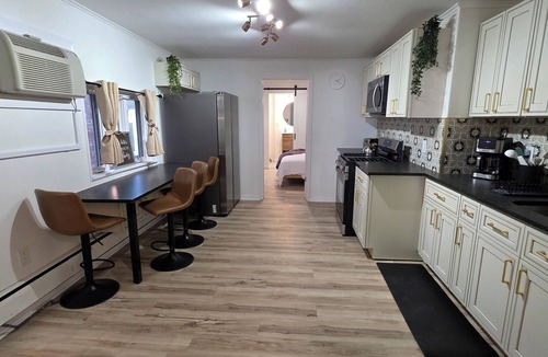 South Side Flats House | Sarah St retreat - Modern 5 bed 3.5 ba - South Side Flats - Walk to Carson St