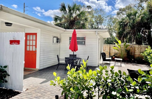 Alta Vista Apartment | Sarasota -Close to Lido & Siesta Beaches, Downtown, Pinecraft & Nathan Benderson