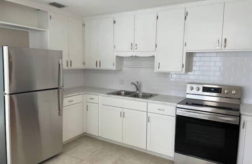 Alta Vista Apartment | Sarasota-Close to Lido & Siesta Beaches, Downtown, Pinecraft & Nathan Bendersonn