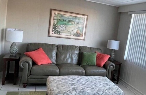Alta Vista Apartment | Sarasota-Close to Lido & Siesta Beaches, Downtown, Pinecraft & Nathan Bendersonn