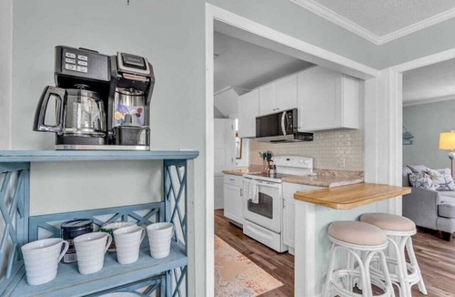 Indian Beach Sapphire Shores House | Sarasota Cottage w/Heated Salt Water Pool