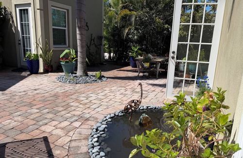Gillespie Park Apartment | Sarasota Getaway Studio 3 mi to beautiful sandy beaches