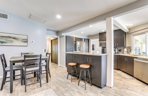 Whitfield House | Sarasota Home w/Heated Pool: 3 Mi to Airport!