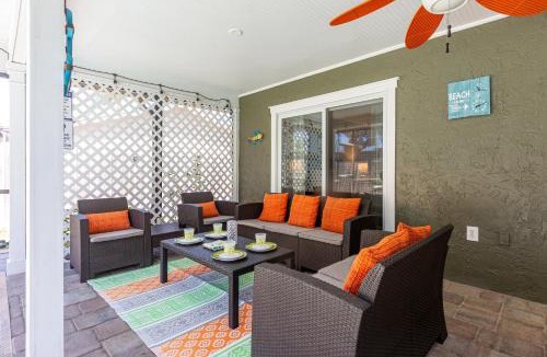 Lake Sarasota House | Sarasota home with heated, saltwater pool, close to Siesta Key Beach