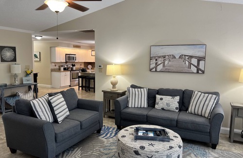 Desoto Lakes House | Sarasota Pool Home Close to Everything.