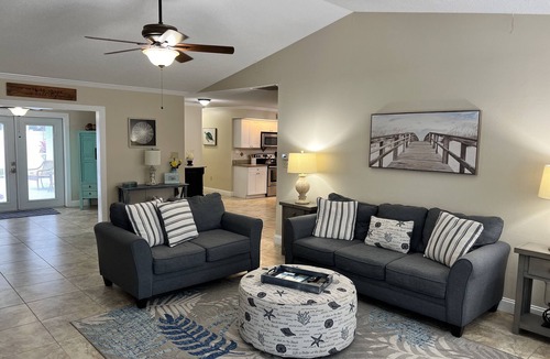 Desoto Lakes House | Sarasota Pool Home Close to Everything.