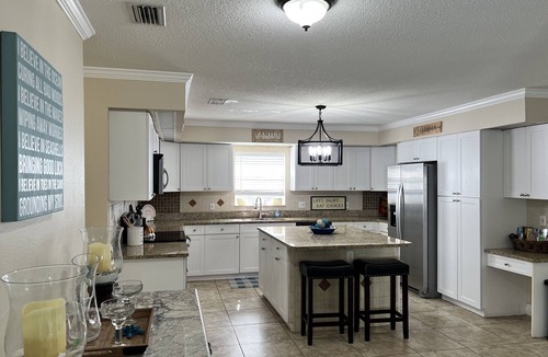 Desoto Lakes House | Sarasota Pool Home Close to Everything.