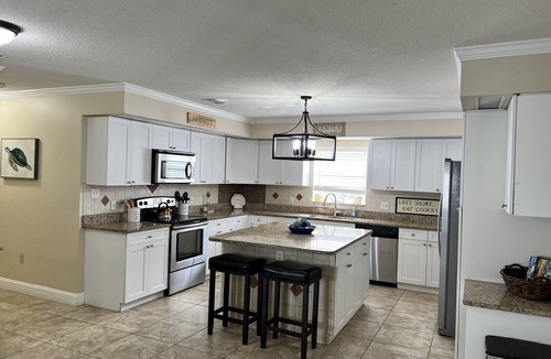 Desoto Lakes House | Sarasota Pool Home Close to Everything.