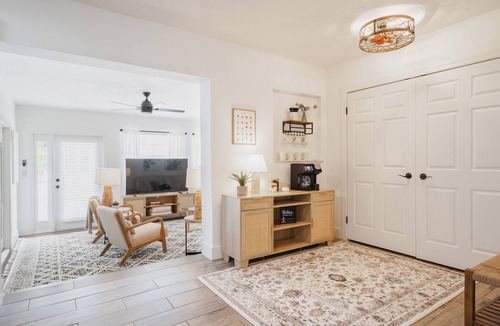 Sarasota House | Sarasota Stay. Heated Saltwater Pool+Cottage