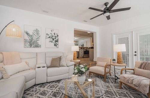 Sarasota House | Sarasota Stay. Heated Saltwater Pool+Cottage