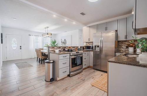 Sarasota House | Sarasota Stay. Heated Saltwater Pool+Cottage