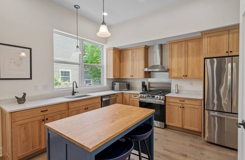 Geyser Crest House | Saratoga adjacent, pool & games