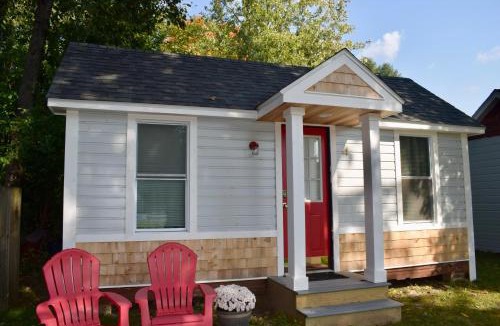 Malta Hotel | Saratoga Cabins