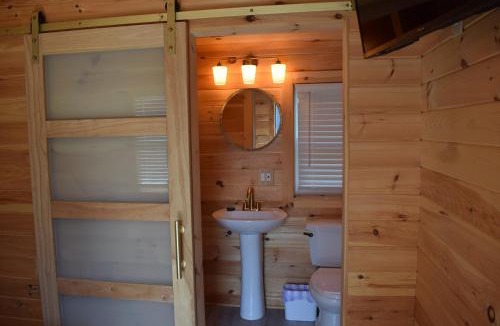 Malta Hotel | Saratoga Cabins