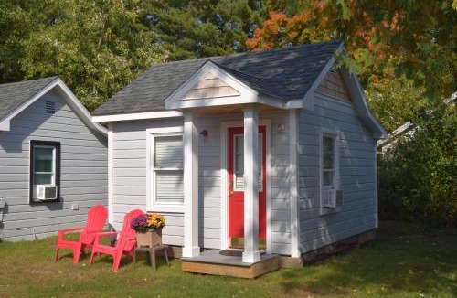 Malta Hotel | Saratoga Cabins