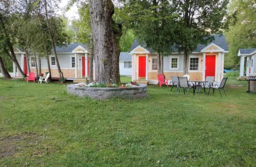 Malta Hotel | Saratoga Cabins