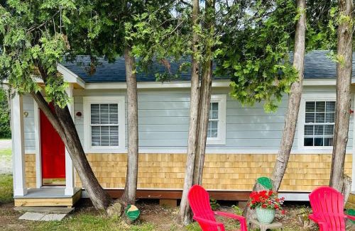 Malta Hotel | Saratoga Cabins