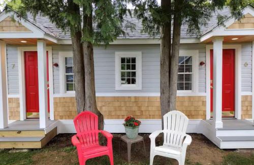 Malta Hotel | Saratoga Cabins