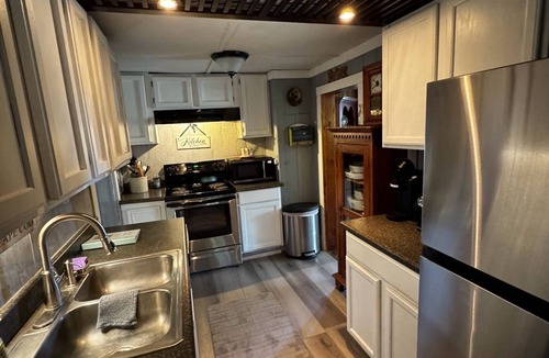 Malta Cottage | Saratoga Lake Rustic Cottage