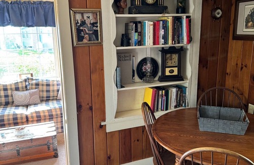 Malta Cottage | Saratoga Lake Rustic Cottage