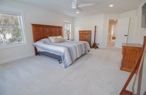 Saratoga Springs House | Saratoga Lake View Beauty