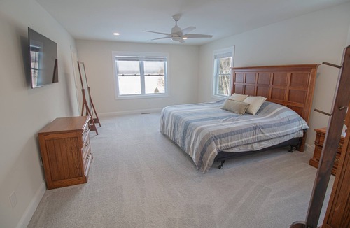 Saratoga Springs House | Saratoga Lake View Beauty