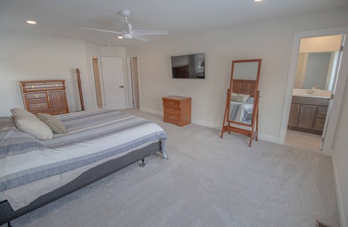 Saratoga Springs House | Saratoga Lake View Beauty