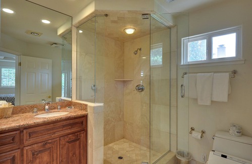 Saratoga Hotel | Saratoga Oaks Lodge