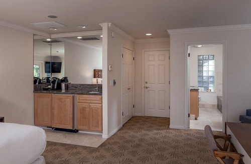 Saratoga Hotel | Saratoga Oaks Lodge