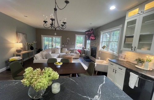 Malta House | SARATOGA personal OASIS w/POOL , HOTTUB, Pool Table 8 MINS to TRACK/SPAC