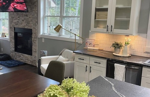Malta House | SARATOGA personal OASIS w/POOL , HOTTUB, Pool Table 8 MINS to TRACK/SPAC
