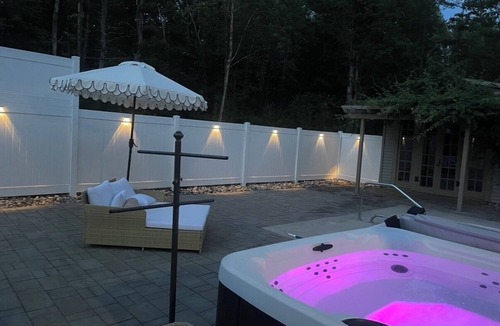 Malta House | SARATOGA personal OASIS w/POOL , HOTTUB, Pool Table 8 MINS to TRACK/SPAC
