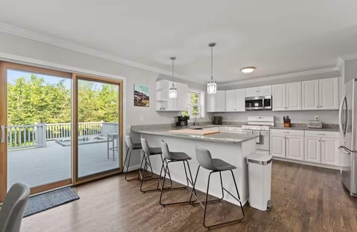 Saratoga Springs House | Saratoga Racetrack - 2 min - Hot tub included