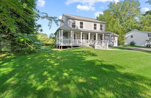 Saratoga Springs House | Saratoga Racetrack - 2 min - Hot tub included