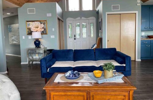 Hansville House | Saratoga (Upstairs)