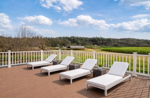 Greenwich House | Saratoga Vineyard + Private Golf Course + Tavern - Sleeps 25