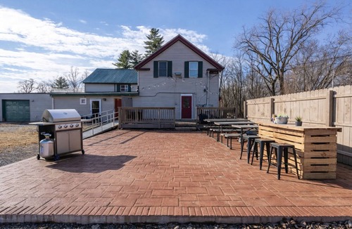Greenwich House | Saratoga Vineyard + Private Golf Course + Tavern - Sleeps 25