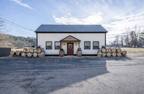 Greenwich House | Saratoga Vineyard + Private Golf Course + Tavern - Sleeps 25
