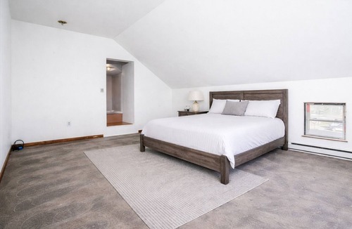 Greenwich House | Saratoga Vineyard + Private Golf Course + Tavern - Sleeps 25