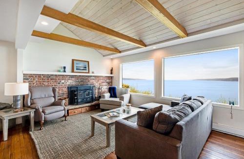 Langley House | Saratoga Waterview Escape