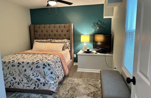 Charlotte Apartment | Sardis Forest Gem, 2BR, Fast WiFi, Free Parking