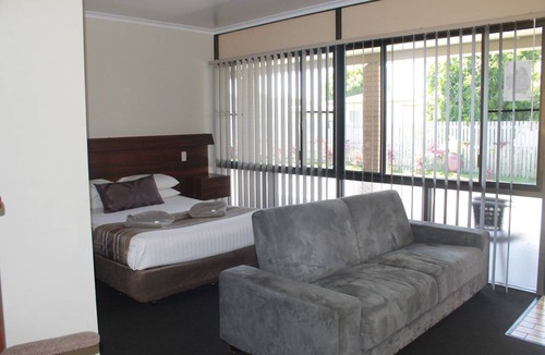 Sarina Hotel | Sarina Motor Inn