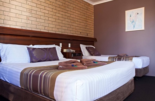 Sarina Hotel | Sarina Motor Inn