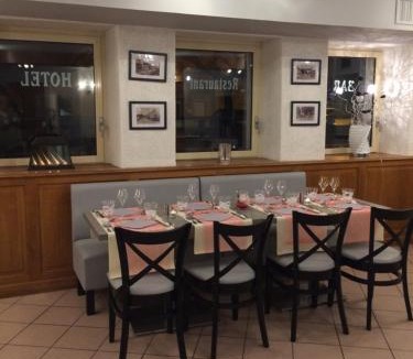 Pouillenay Hotel | Sarl Macarena